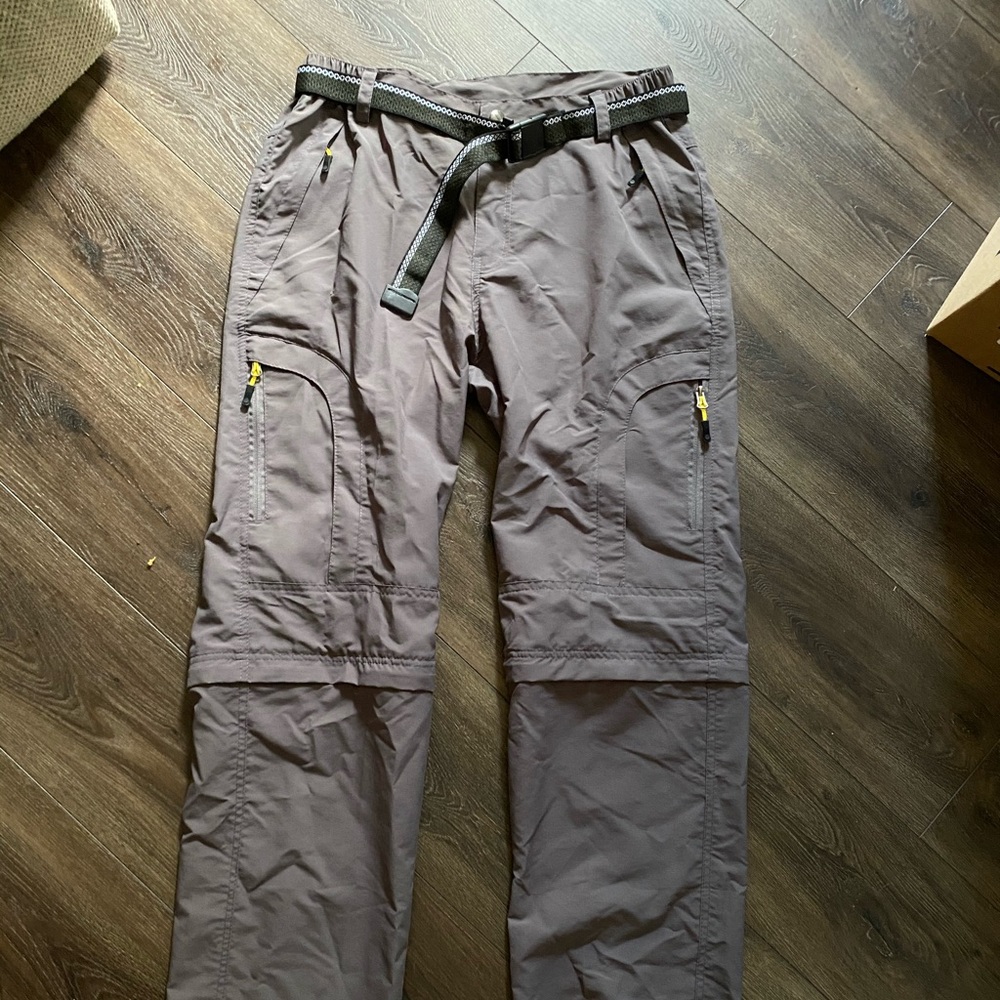 Hiking pants with belt